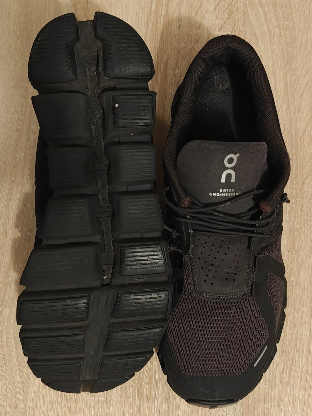 Size 9.5 - ON Cloud 5 Black W  Athletic Shoes Running